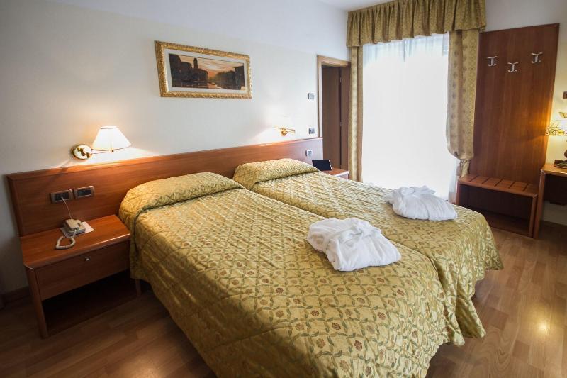 Hotel Sant'Ilario Rovereto  Bagian luar foto