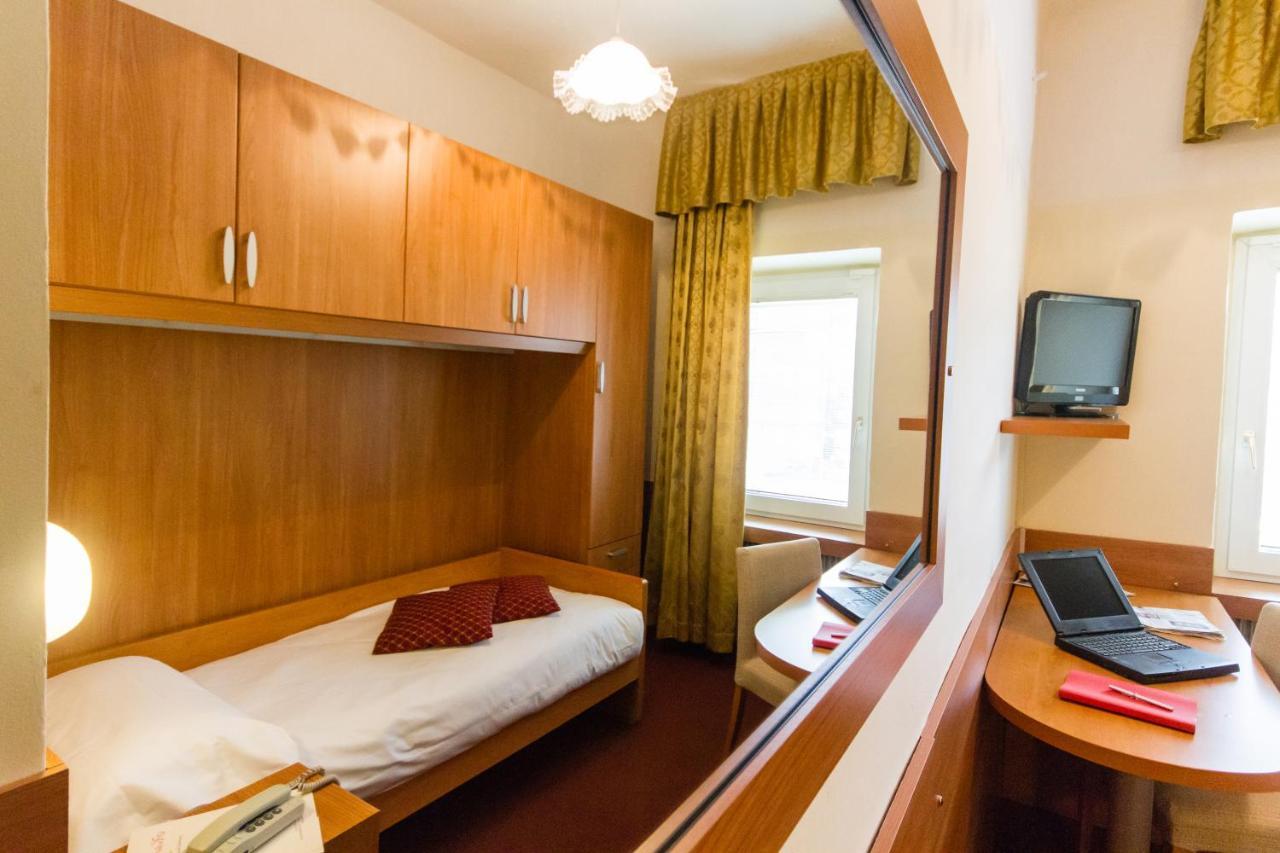 Hotel Sant'Ilario Rovereto  Bagian luar foto