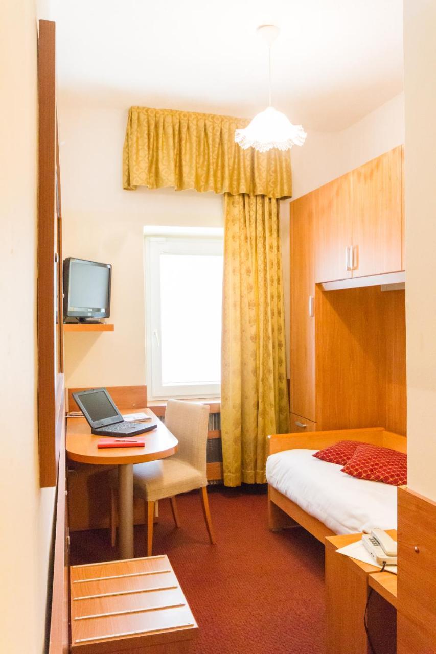 Hotel Sant'Ilario Rovereto  Bagian luar foto